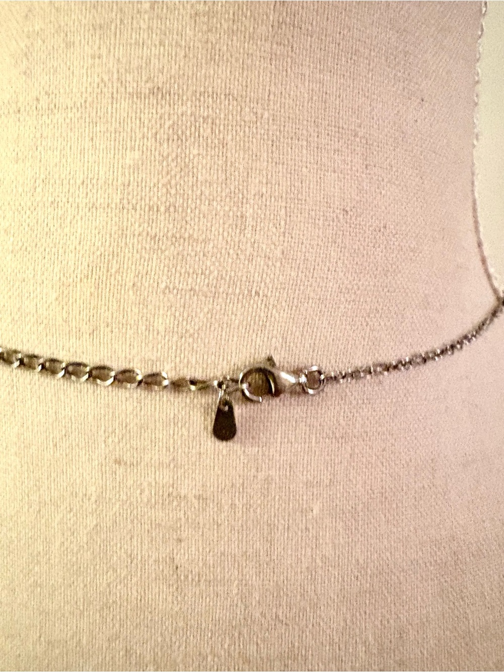 White Mother-of-Pearl Clover Station Necklace - Women Jewelry - Picture 3 of 3